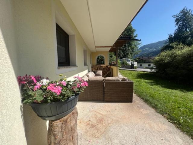Ferienwohnung Steinbock Terrasse, Gartensauna, Garten, Grillplatz シュトゥンム エクステリア 写真